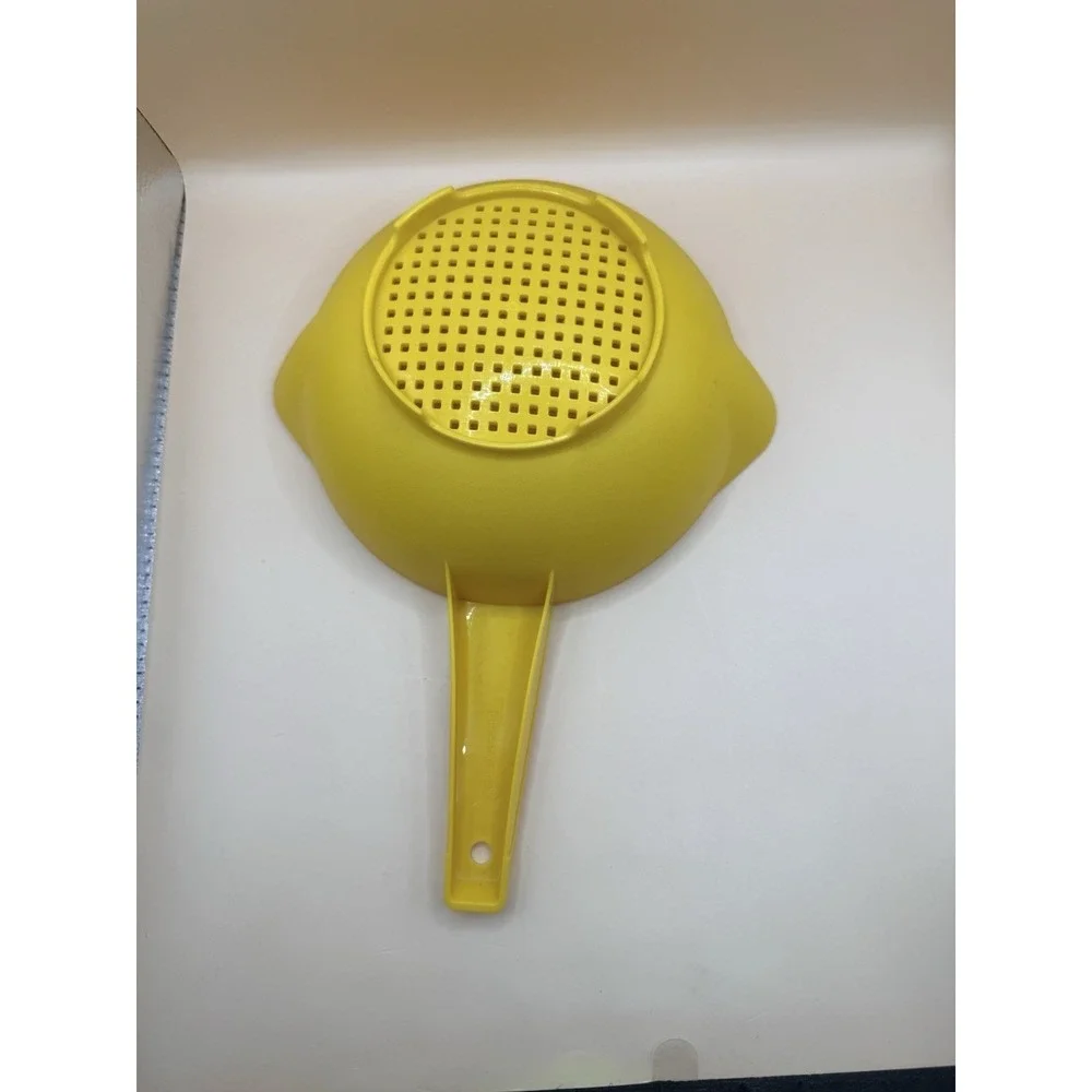 Vtg‎ Colander Strainer Yellow Tupperware Small 1 Qt Double Spout 1 Handle 1200